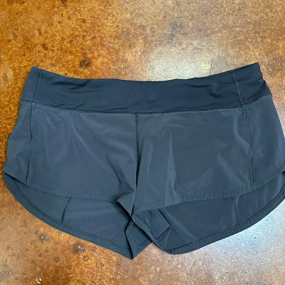Lululemon Speed up Shorts - Picture 4 of 6